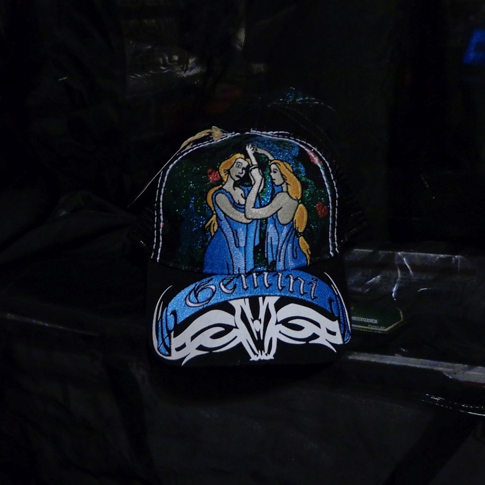 NWT Vintage Embellished Embroidered Gemini tattoo style trucker hat cap